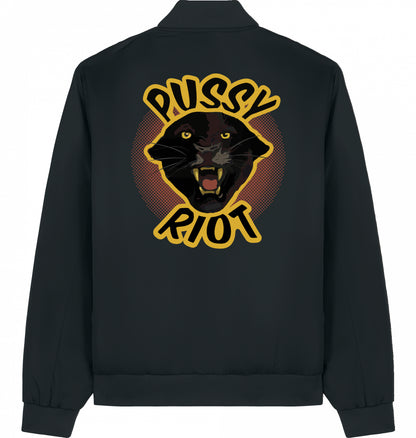 Porträt eines Panthers im 80s/90s Retro-Stilmix mit dem Schriftzug ‚Pussy Riot‘ auf einer Bomberjacke, Backprint, Schwarz